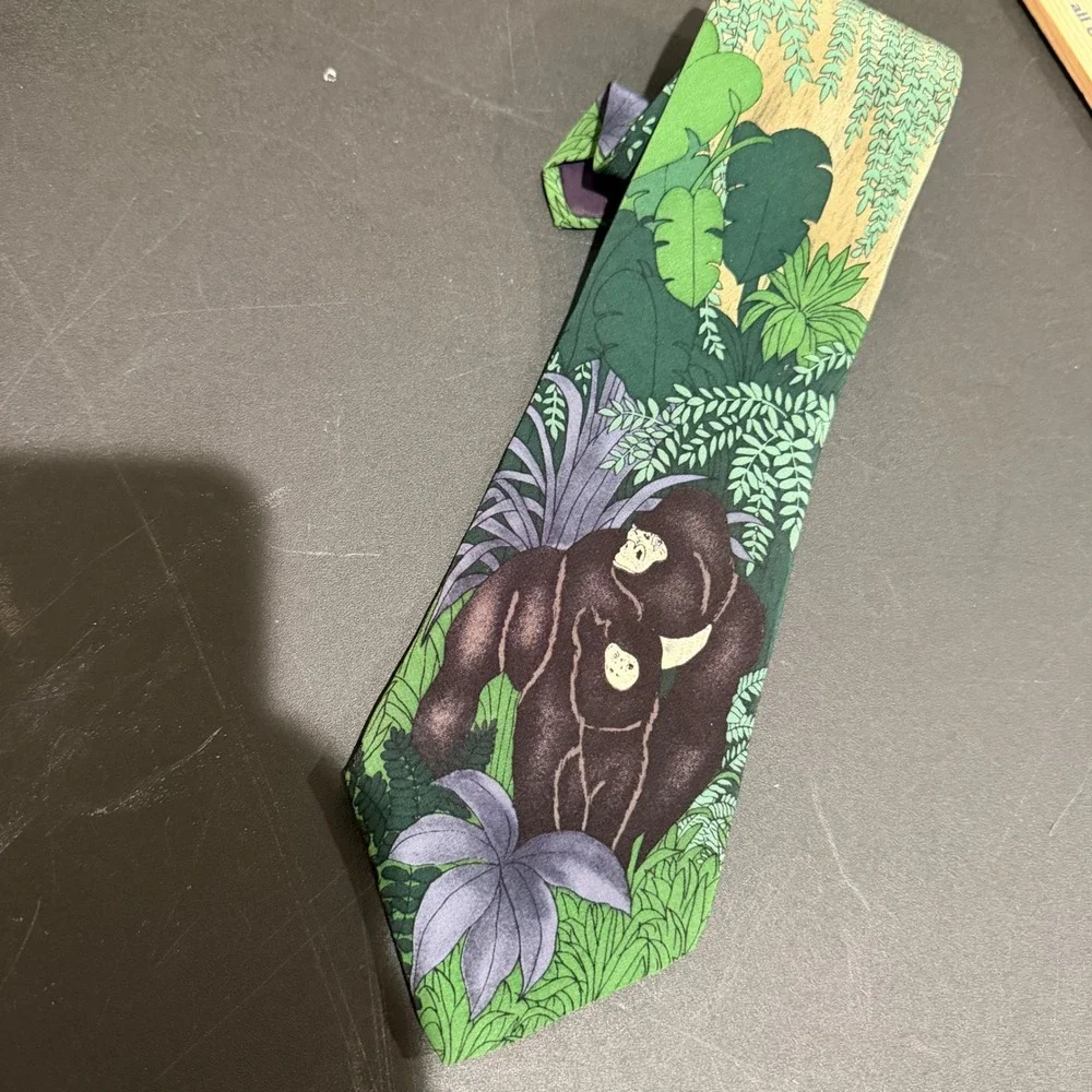 VTG 1991 WWF World Wildlife Fund Silk Tie Mens Mountain Gorillas Jungle Teacher